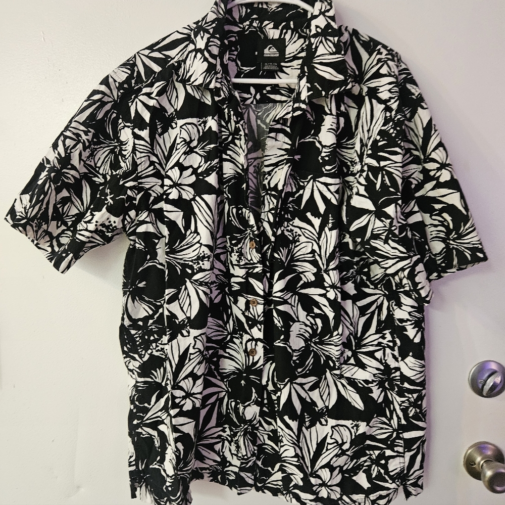 Quicksilver Black and White Floral Hawaiian Men's Shirt